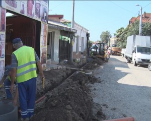 ÎNTÂRZIERI LA ASFALTARE. PRIMA STRADĂ FĂRĂ CABLURI AERIENE
