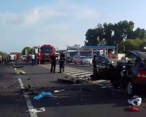 UN MORT ŞI 3 RĂNIŢI LA CĂLDĂRUŞANCA. ÎN ACCIDENT AU FOST IMPLICATE O DUBĂ ŞI UN AUTOTURISM
