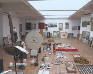 PREGĂTIRI PENTRU BIENALĂ. PESTE 300 DE LUCRĂRI DE ARTĂ AU AJUNS LA BUZĂU