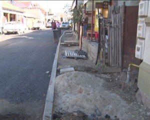 ASFALTARE CU ÎNTÂRZIERE. COMERCIANŢII DE PE POMPILIU ŞTEFU AŞTEAPTĂ FINALIZAREA LUCRĂRII