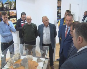 SPANIOLI LA MUZEU. OASPEŢII AU FOST INTERESAŢI DE CLOŞCA CU PUII DE AUR