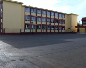 ASFALT PENTRU ŞCOLI. CURTEA ŞCOLII nr. 11 A FOST REAMENAJATĂ