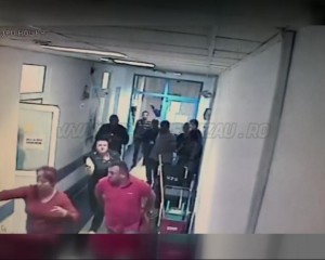 PANICĂ LA SPITAL ! O FEMEIE A DESCĂRCAT UN SPRAY LACRIMOGEN LA UPU BUZĂU. MOMENTELE DE PANICĂ AU FOST ÎNREGISTRATE PE CAMERELE DE SUPRAVEGHERE