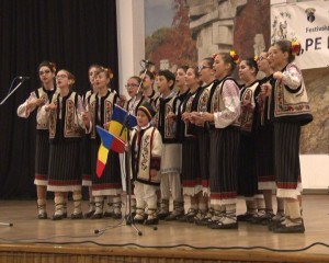 PORT POPULAR, CÂNTEC ŞI JOC, ÎN WEEK-END LA BUZĂU. AU PARTICIPAT ELEVI DIN ŢARĂ ŞI DIN STRĂINĂTATE
