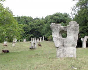PATRIMONIU UNIC ÎN EUROPA. „TABĂRA DE SCULPTURĂ TREBUIE SALVATĂ CU ORICE PREŢ”