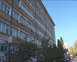 S-A ARUNCAT DE LA ETAJUL I AL SPITALULUI. PACIENTUL AVEA 64 DE ANI ŞI ERA EPILEPTIC