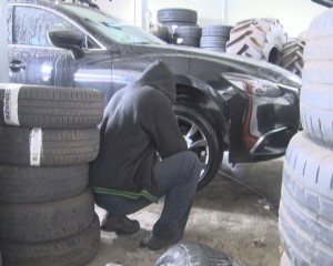 VULCANIZĂRILE, LUATE CU ASALT. AU STAT LA COADĂ PENTRU SCHIMBAREA ANVELOPELOR
