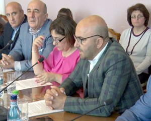 SILVIU ROŞIORU, VIITORUL VICEPRIMAR? PRIMARUL TOMA: “O SĂ ÎL PUN SĂ UDE FLORILE DIN PARC”
