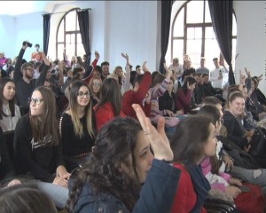 POLIŢIŞTI ŞI ELEVI LA MUZEU. „ACCIDENTELE VREM SĂ FIE ISTORIE”