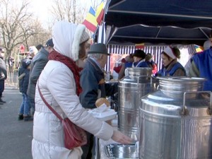 BUZOIENII, AŞTEPTAŢI LA FASOLE CU CIOLAN. 3800 DE PORŢII OFERITE DE CONSILIUL JUDEŢEAN