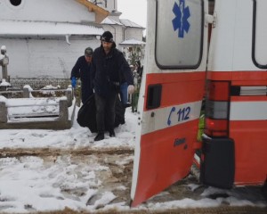 BĂRBAT GĂSIT MORT ÎN CIMITIRUL EROILOR. CEL MAI PROBABIL A CĂZUT VICTIMĂ GERULUI