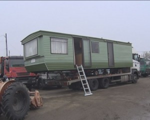 GRIJA PENTRU OAMENI. LA URBIS AU MAI SOSIT DOUĂ RULOTE ŞI O CASĂ MOBILĂ