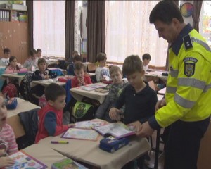 EDUCAŢIE RUTIERĂ PENTRU CEI MICI. ACTIVITATE PREVENTIVĂ A POLIŢIŞTILOR, LA ŞCOALA NR. 11