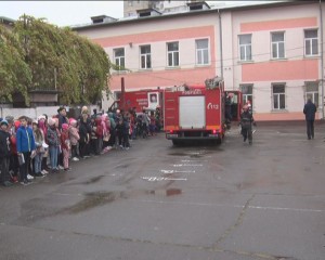AUTORIZAŢIILE I.S.U., O POVARĂ PENTRU MULTE ŞCOLI. PESTE 100 DE UNITĂŢI DIN JUDEŢ NU AU AUTORIZAŢIE