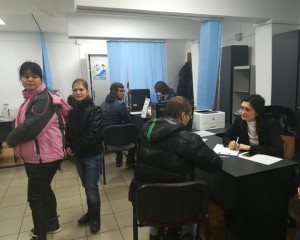 PERSOANE CU DIZABILITĂŢI, ANGAJATE LA BUZĂU. BURSA A FOST ORGANIZATĂ DE AJOFM