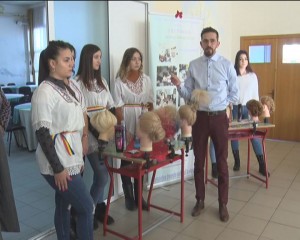 DEMONSTRAŢIE ÎN BUCĂTĂRIE ŞI LA SALON. ACTIVITATE PRACTICĂ LA LICEUL DE “MESERII ŞI SERVICII”