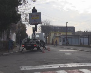 LUMINĂ LA TRAVERSARE. TRECERILE DE PIETONI DE LA ŞCOLI VOR FI ILUMINATE
