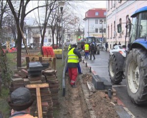 MOBILIZARE ÎN PARC. ECHIPELE DE LA URBIS TRANSFORMĂ PARCUL FURNICA