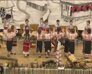 ŞEZĂTOARE DE SĂRBĂTORI. PRICHINDEII DE LA GPP 4 AU CÂNTAT, AU DANSAT ŞI AU PRIMIT DARURI