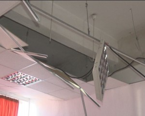 TAVAN PRĂBUŞIT PESTE ELEVI, ÎNTR-O SALĂ DE LA “LICEUL NENIŢESCU”