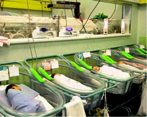 9 NOU-NĂSCUŢI ÎN PRIMA ZI A LUI 2019. DOUĂ FETIŢE ŞI ŞAPTE BĂIEŢI, NĂSCUŢI LA MATERNITATE