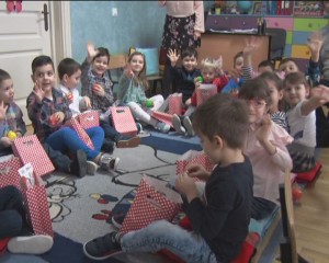 CADOURI PENTRU PREŞCOLARI. LECŢII DESPRE IGIENA ORALĂ, OFERITE DE VOLUNTARI