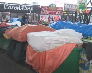 PIAŢA, GOLITĂ DE FRIG. COMERCIANŢII SE PLÂNG DE CONDIŢII