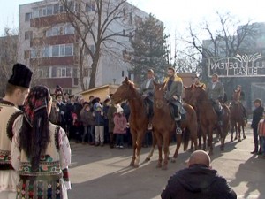 HAI SĂ DĂM MÂNĂ CU MÂNĂ. BUZAUL SARBATORESTE MICA UNIRE