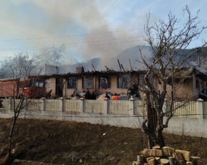 INCENDIU VIOLENT LA BRĂEȘTI. A ARS CĂMINUL CULTURAL