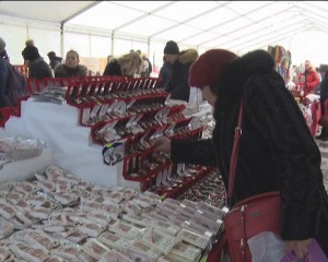 TÂRGUL DE MĂRŢIŞOARE. AICI POT FI GĂSITE ŞI CREAŢII HAND-MADE