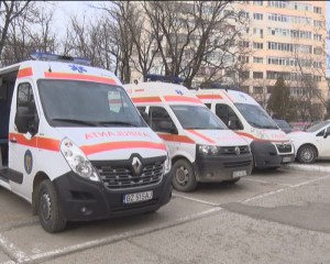 ŞAPTE AMBULANŢE NOI, ALTE 14 SUNT AŞTEPTATE. RĂMÂNE NEREZOLVATĂ CRIZA DE MEDICI