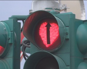 STOP LA INIMĂ. INIMIOARE ROŞII OPRESC TRAFICUL RUTIER LA BUZĂU