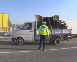 RAZIE PRINTRE TRANSPORTATORI. ZECI DE AMENZI ŞI DOSARE PENALE