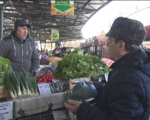 TRUFANDALE AUTOHTONE. SALATĂ, SPANAC ŞI RIDICHI, LA TARABELE DIN PIAŢĂ
