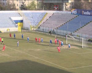 DERBY-UL FOTBALULUI BUZOIAN, ADJUDECAT DE GLORIA. ROŞ-ALBAŞTRII S-AU IMPUS, SÎMBĂTĂ, ÎN FAŢA METALULUI