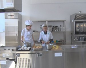 DOTĂRI DE ULTIMĂ GENERAȚIE LA LICEUL TEHNIC. S-A INAUGURAT LABORATORUL DE GASTRONOMIE
