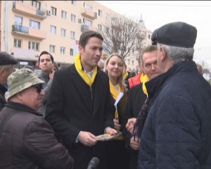 “ESTE CEL CARE A MĂRIT ALOCAŢIILE PENTRU COPII”. ROBERT SIGHIARTĂU, AGENT ELECTORAL PENTRU PNL BUZĂU