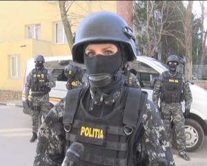 AURA MASCATĂ. SINGURA FEMEIE DIN TRUPELE SPECIALE ALE IPJ BUZĂU