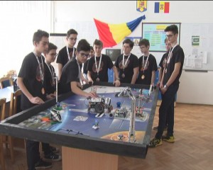 O NOUĂ PERFORMANŢĂ A ELEVILOR DE LA ŞCOALA 11. PARTICIPARE EXEMPLARĂ LA UN CONCURS DE ROBOTICĂ