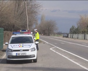 RAZIE RUTIERĂ PE DN 1 B. ŞOFERII “GRĂBIŢI”, TRAŞI PE DREAPTA