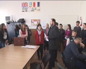 PORŢI DESCHISE LA LICEUL TEHNIC. ELEVI ŞI PROFESORI DE GIMNAZIU AU STUDIAT OFERTA