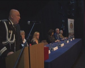 APROAPE O SUTĂ DE POLIŢIŞTI, AVANSAŢI ÎN GRAD. FESTIVITATE DE ZIUA POLIŢIEI ROMÂNE, LA TEATRU