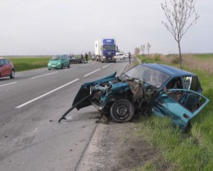 ACCIDENT GRAV LA RÂMNICU SĂRAT. TREI PERSOANE AU AJUNS LA SPITAL