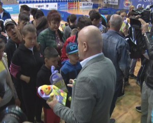 ZI PLINĂ DE EMOŢIE. CADOURI PENTRU VÂRSTNICI ŞI COPII