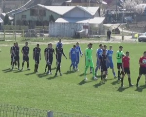 GLORIA DEFILEAZĂ CĂTRE LIGA A II-A. ROȘ-ALBAȘTRII AU TRECUT EN-FANFARE DE MIROSLAVA