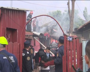 CASĂ FĂCUTĂ SCRUM, PE STRADA PIERSICULUI. DOUĂ PERSOANE AU SUFERIT ATACURI DE PANICĂ