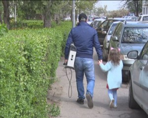 FRIG ÎN GRĂDINIŢE, PETIŢIE PENTRU RELUAREA CĂLDURII.  PĂRINŢII AU ADUS DE ACASĂ CALORIFERE ŞI RADIATOARE
