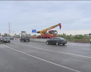 SEPARATOARE DE SENS, ÎN ZONA FABRICA DE BERE. TRAFIC CU RESTRICŢII, DIN CAUZA MONTĂRII SEGMENTELOR BETONATE