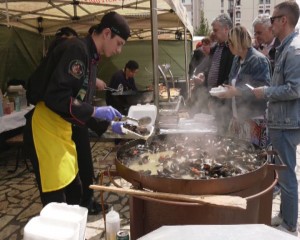 FESTIVAL GASTRONOMIC ÎN CENTRUL ORAŞULUI. PREPARATE DIN PEŞTE ŞI FRUCTE DE MARE