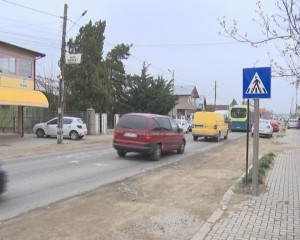 TRECERI PERICULOASE, ÎN MĂRĂCINENI. MARCAJE INEXISTENTE, SEMNALIZĂRI NECORESPUNZĂTOARE